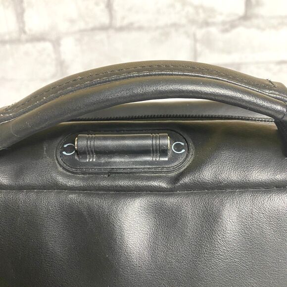 Case Logic Small Case Black Leather with Audio Jack (Missing Strap) - Picture 6 of 9